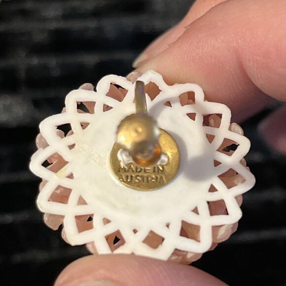 Vintage Pink Acrylic Bushel Of Daisies Austrian Crystals Screw Back Earrings - Picture 7 of 8